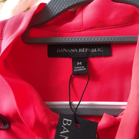 NWT, Banana Republic  size med,  fit large.‎ Hot pink. Hidden buttons,neck ties - Picture 5 of 7